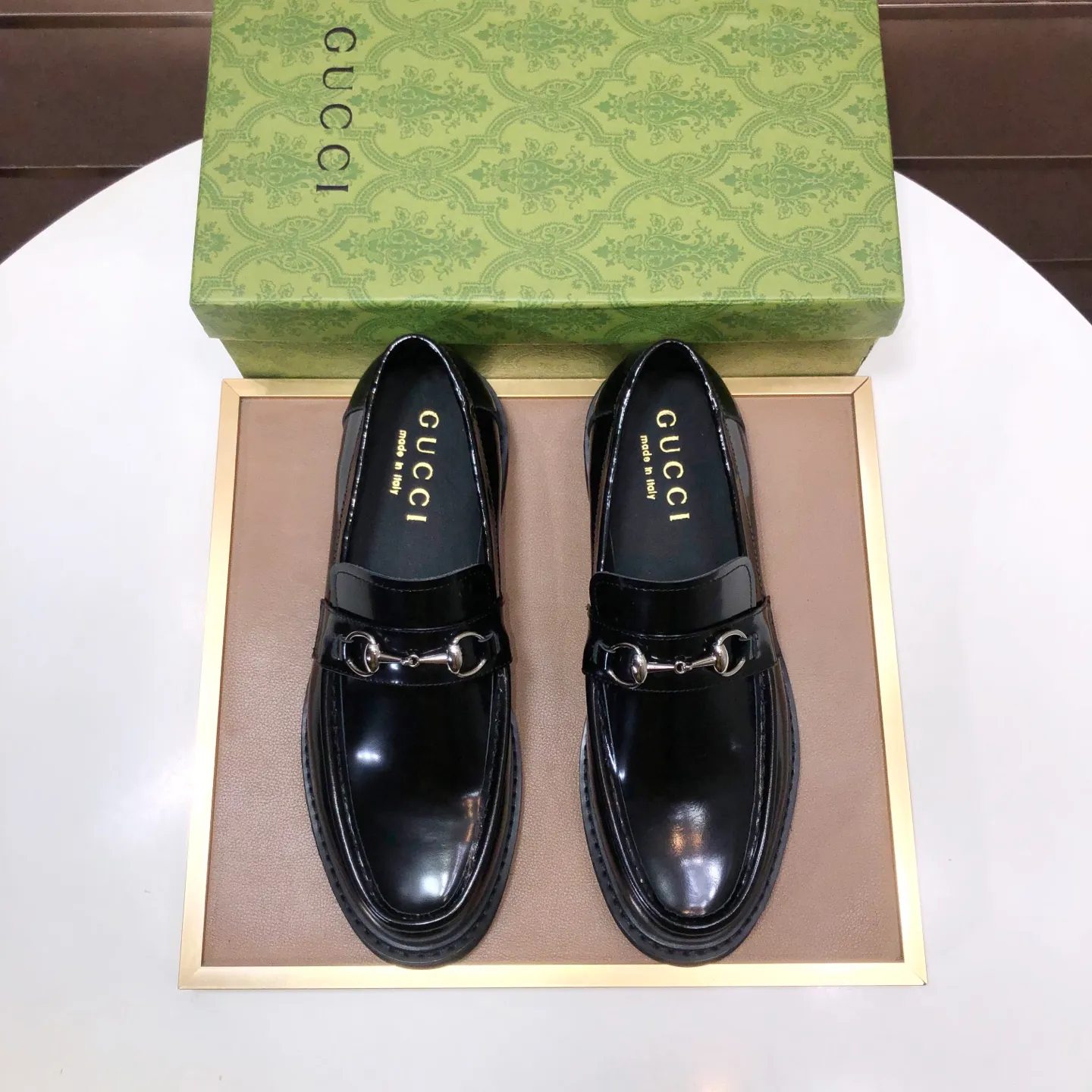 Ex-factory price 540💰The top Italian luxury men’s shoe giant (GUCCI) (Gucci) (full cowhide lining) is now available🍃Original European style🔰 Pleasant to the eye😍In order to make the shoes more durable and non-deformable🌀The production continues to follow traditional methods but there is still no lack of innovation💪Select original sheepskin for the leather♻️ Smooth, natural and exceptionally bright⭐Made of imported cowhide The rich man’s first choice 38-45 (45 customized)